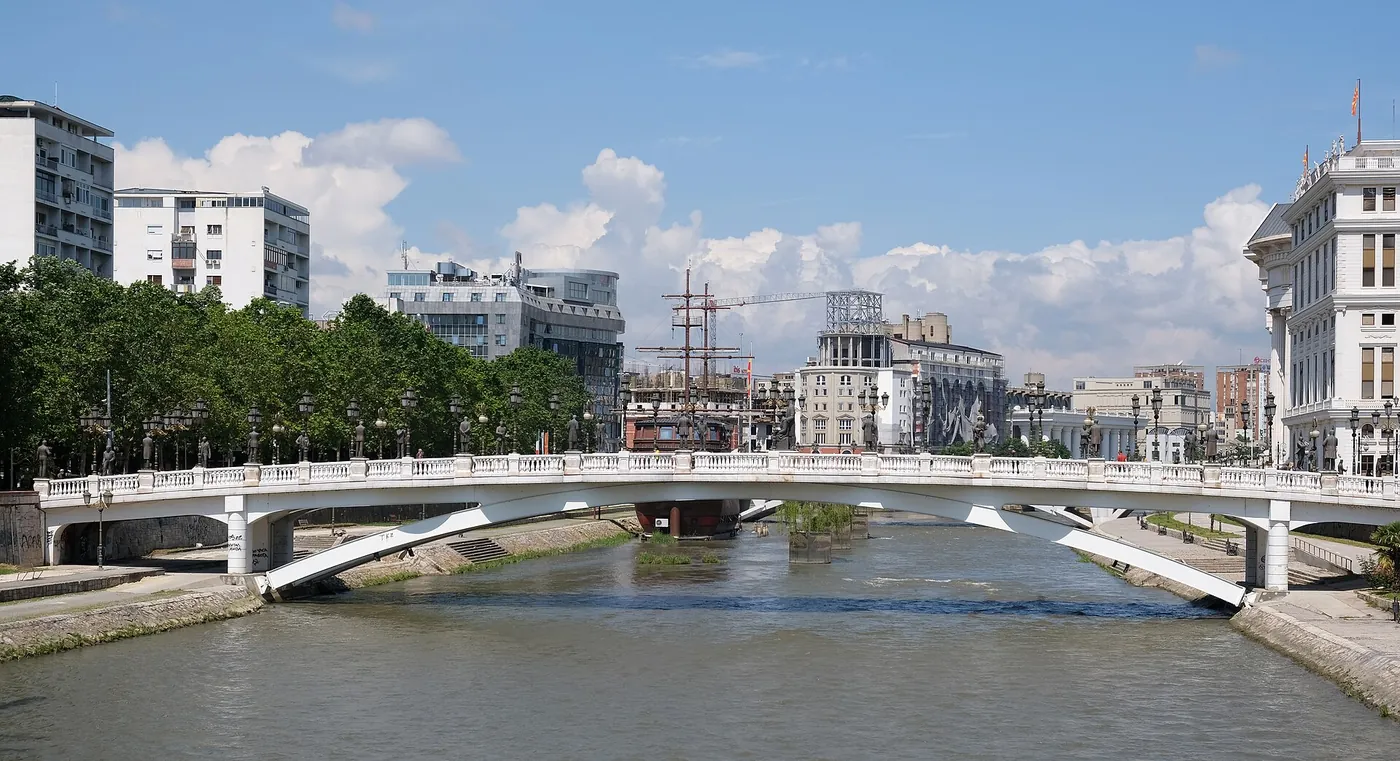 Bridge of Arts Skopje 1.jpg